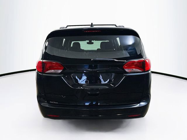 Used 2020 Chrysler Pacifica Touring w/ S Appearance Package image 8