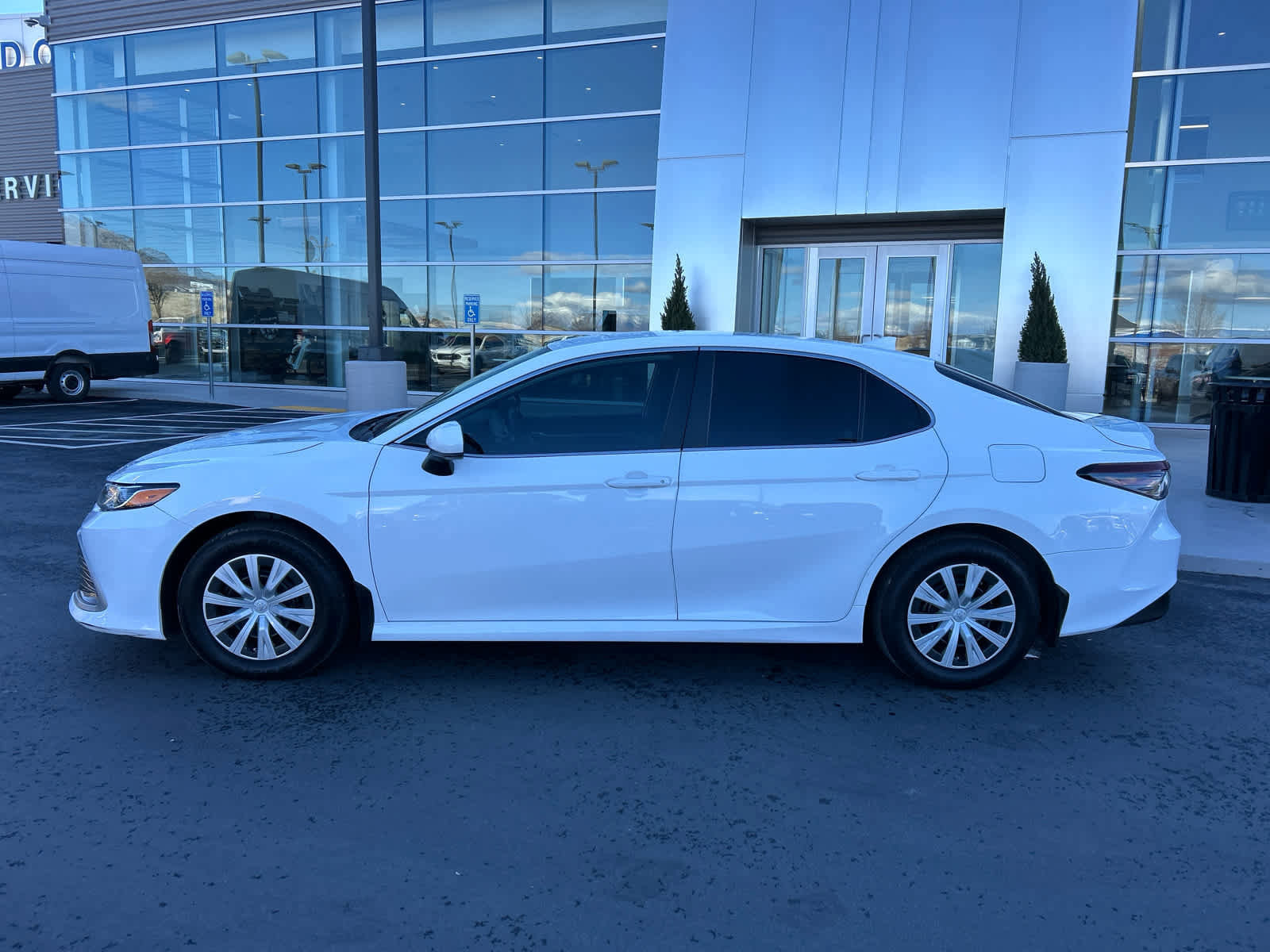 Used 2023 Toyota Camry LE image 5