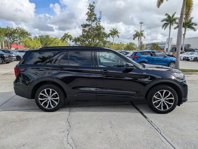 Certified 2025 Ford Explorer ST-Line image 5