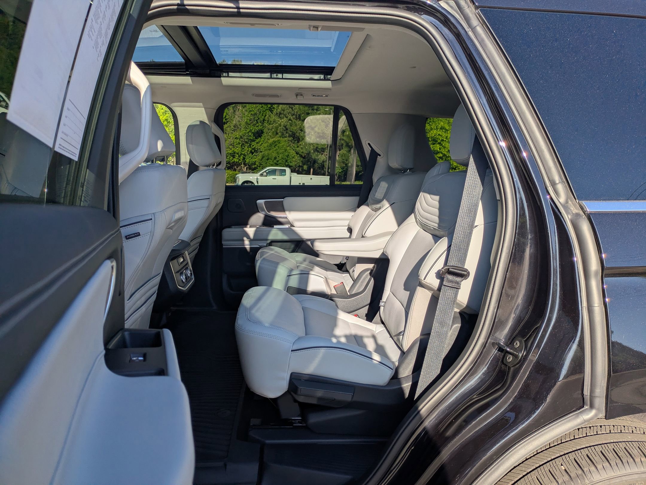 Certified 2025 Ford Expedition Platinum w/ Platinum Ultimate Package AWD/4WD image 26