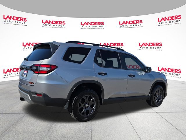 Used 2025 Honda Pilot TrailSport image 3