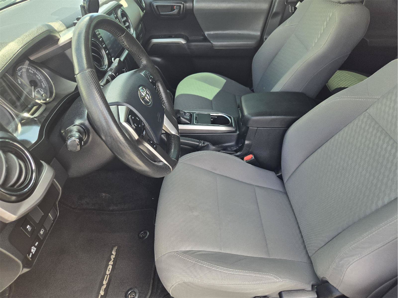 Used 2020 Toyota Tacoma SR5 w/ SR5 Appearance Package (SM) RWD image 12