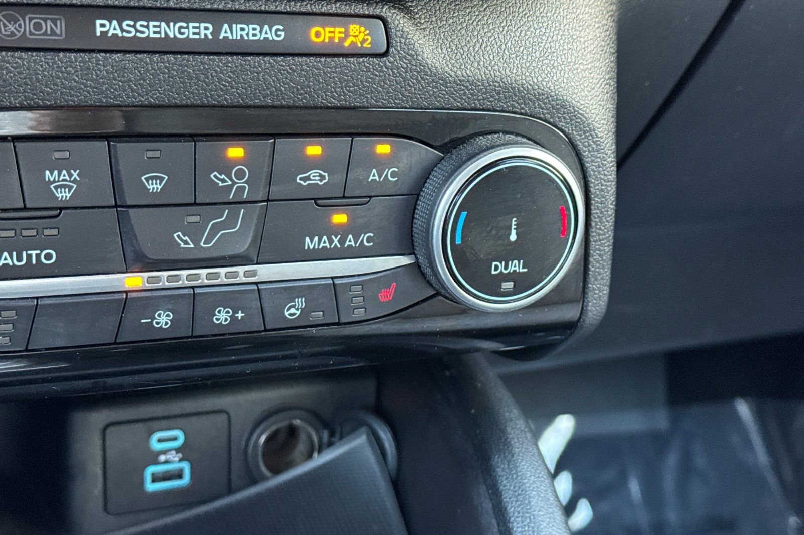 Certified 2022 Ford Escape SE w/ SE Sport Appearance Package AWD/4WD image 30