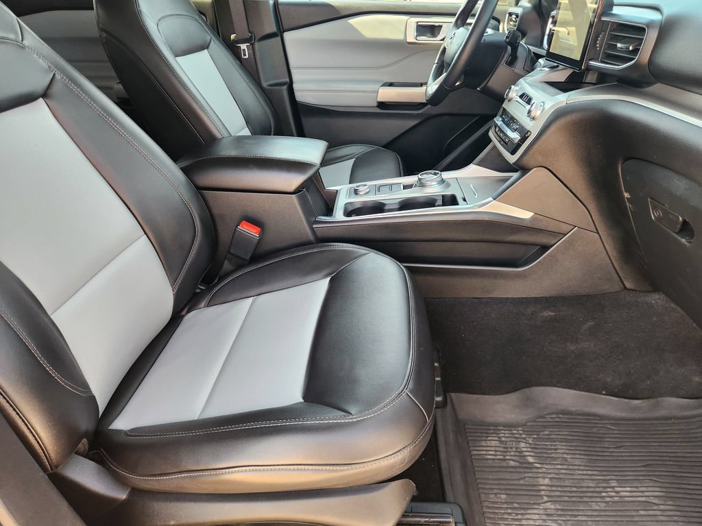 Certified 2024 Ford Explorer XLT w/ Equipment Group 202A AWD/4WD image 13