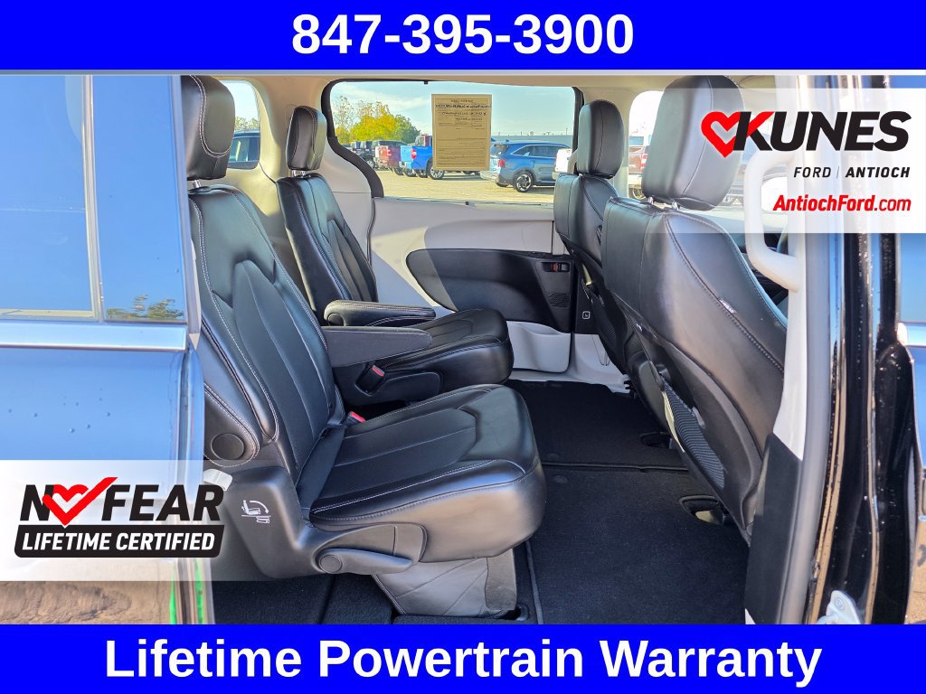 Used 2024 Chrysler Pacifica Touring-L FWD image 29