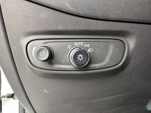 Used 2020 Chevrolet Equinox LS w/ LS Convenience Package FWD image 19