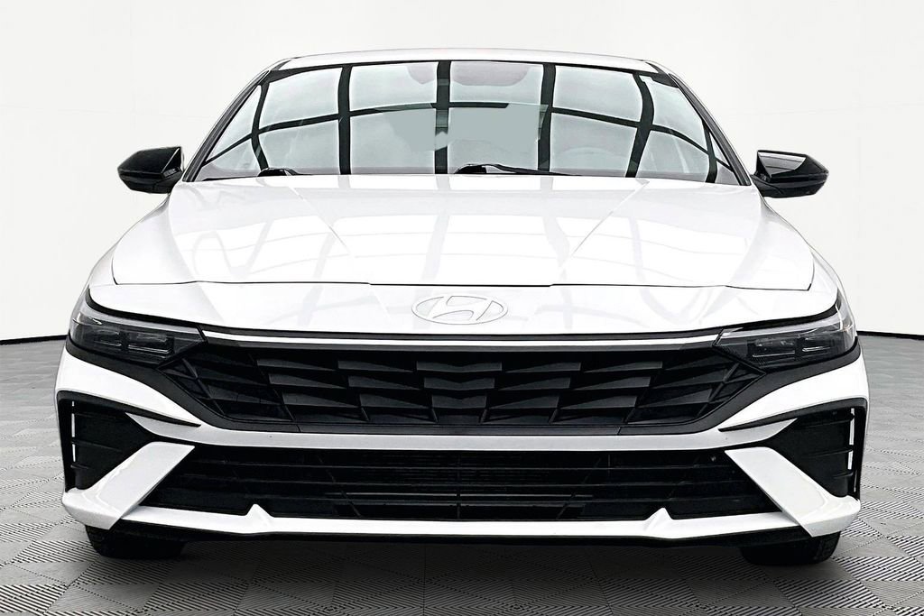 Used 2025 Hyundai Elantra Sport FWD image 3