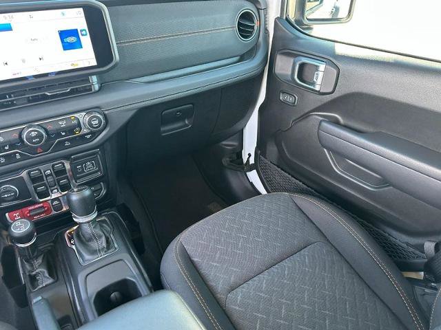 Used 2024 Jeep Gladiator Mojave w/ Technology Group image 15