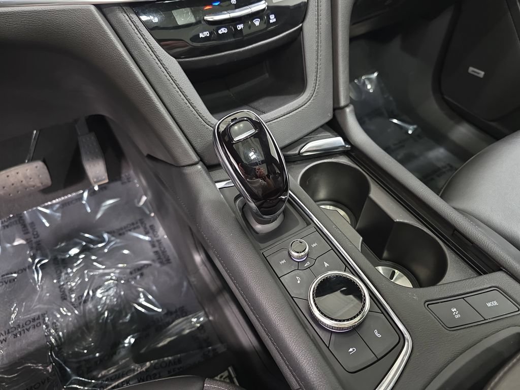 Used 2021 Cadillac XT6 Premium Luxury AWD/4WD image 25