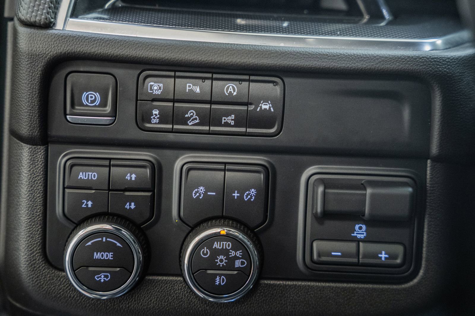 Used 2025 Chevrolet Suburban RST w/ Advanced Technology Package image 52