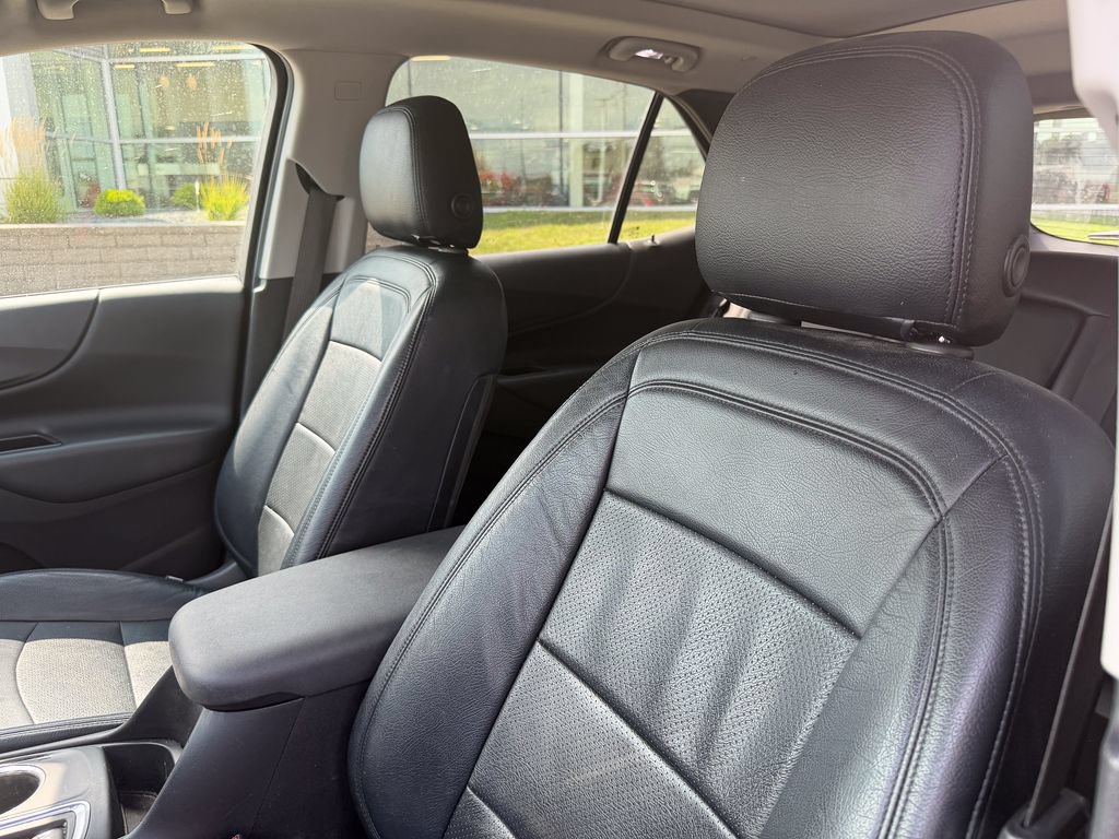Used 2019 Chevrolet Equinox LT w/ Sun & Navigation Package AWD/4WD image 10