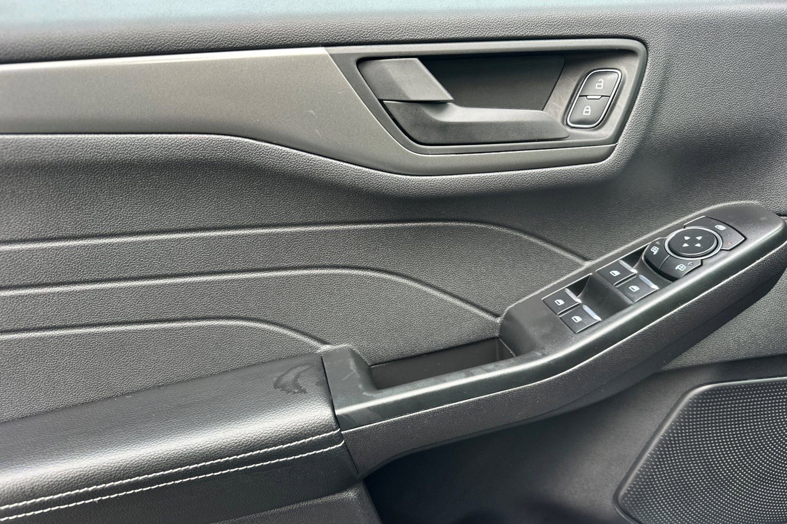 Certified 2025 Ford Escape Active image 10