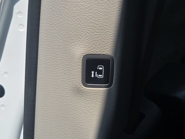 Used 2022 Chrysler Pacifica Touring-L FWD image 24