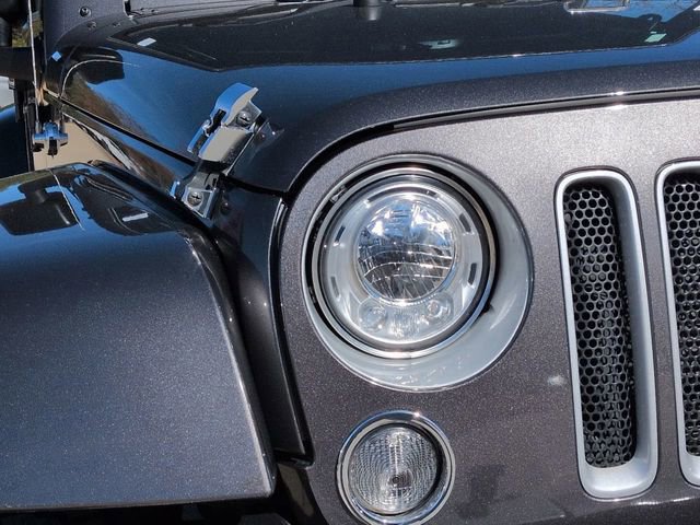 Used 2018 Jeep Wrangler Unlimited Sahara w/ Connectivity Group image 10