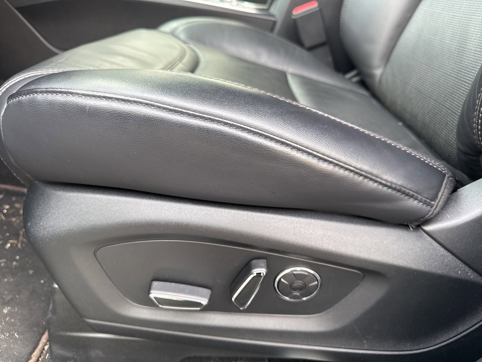 Certified 2020 Ford Explorer Platinum w/ Premium Technology Package image 43