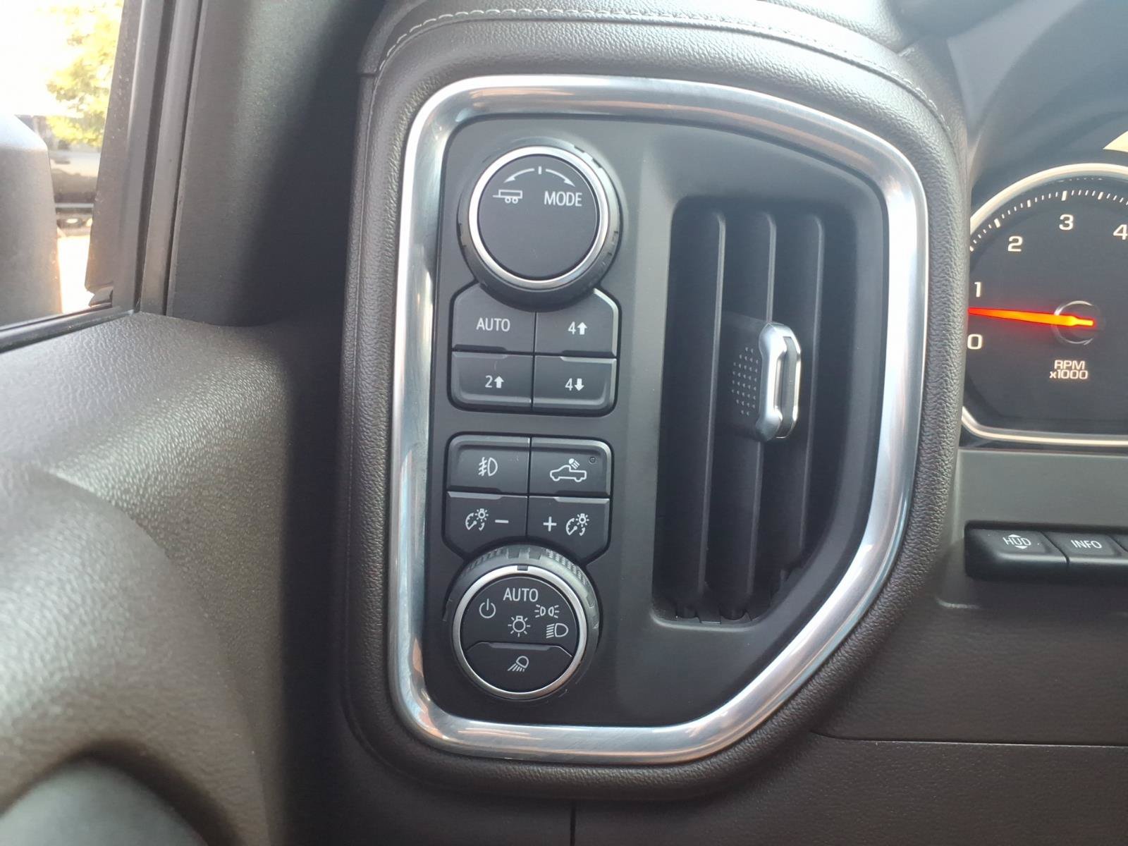 Used 2021 Chevrolet Silverado 2500 LTZ w/ LTZ Premium Package AWD/4WD image 18
