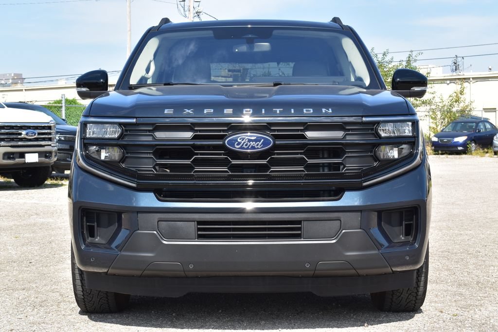 Certified 2025 Ford Expedition Active AWD/4WD image 2