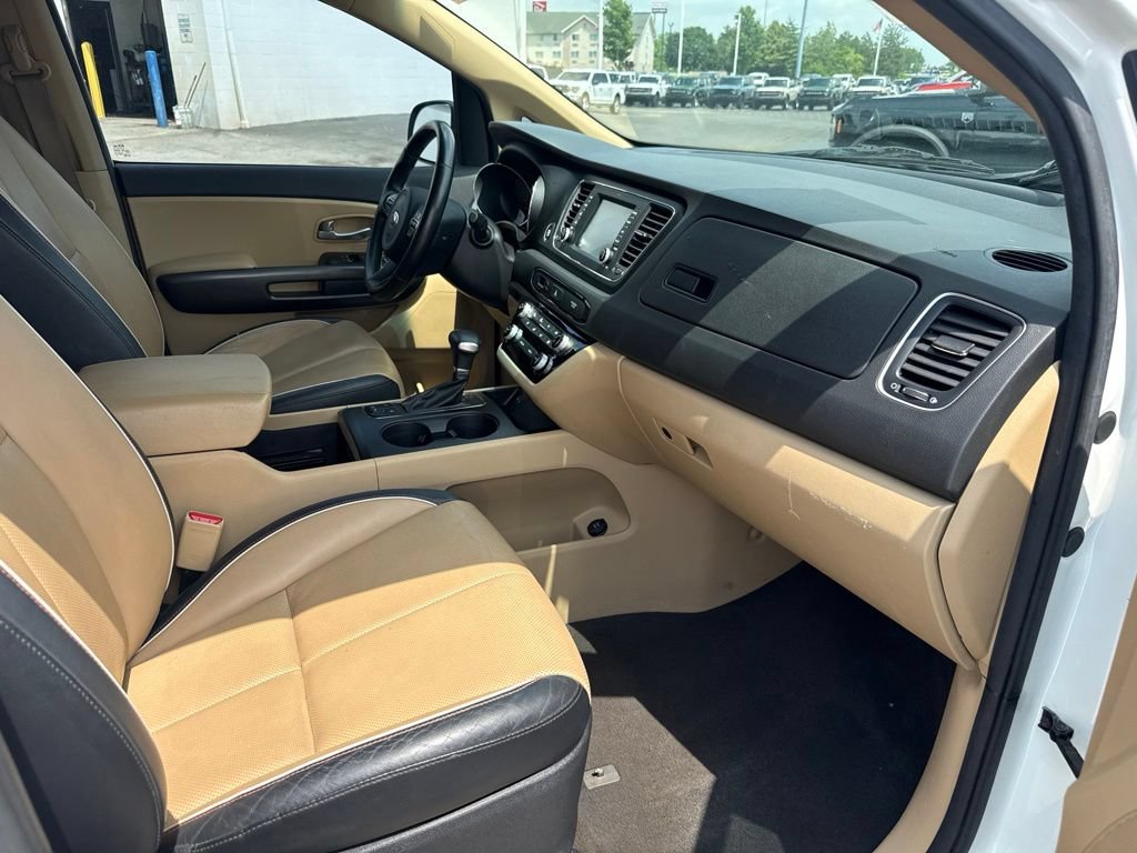 Used 2018 Kia Sedona LX w/ LX Essentials Premium Package FWD image 30