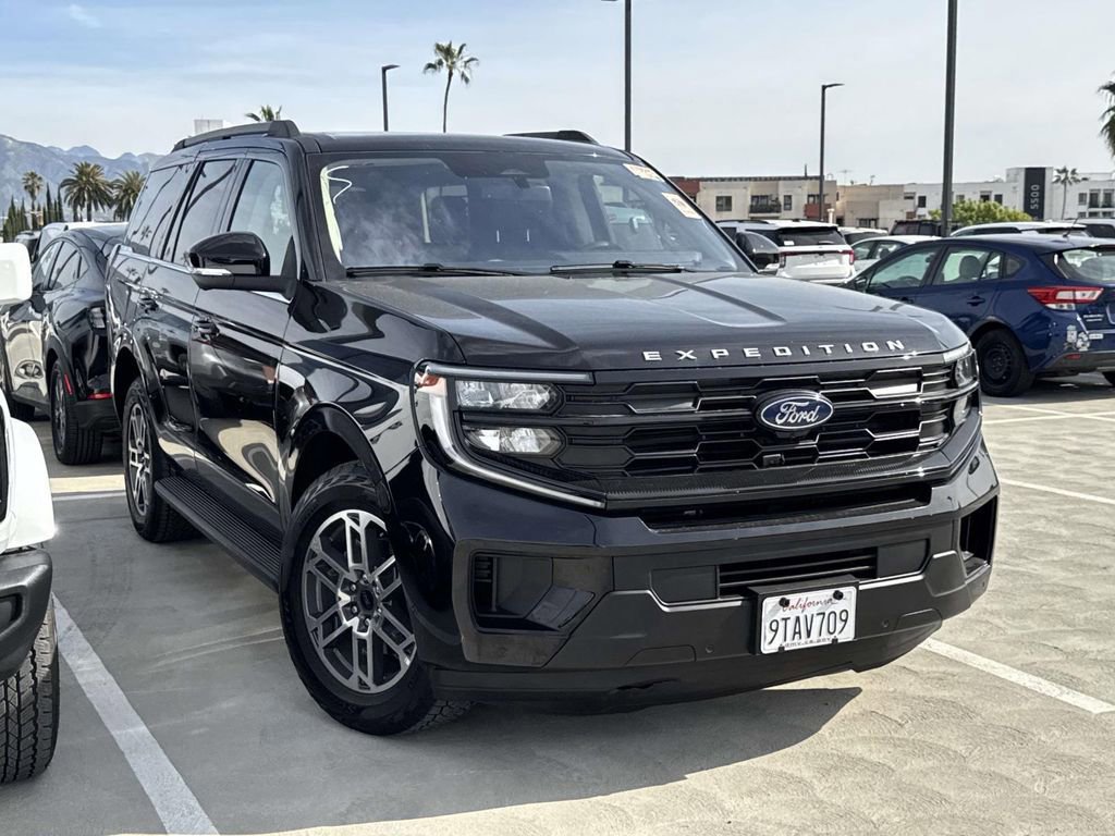 Certified 2025 Ford Expedition Active image 8