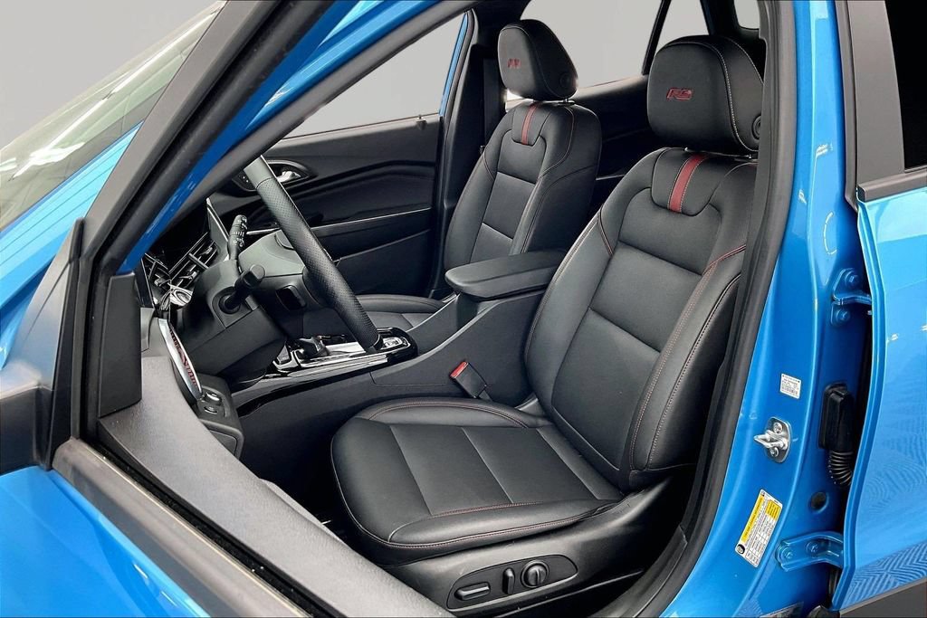 Used 2025 Chevrolet Trax RS w/ Driver Confidence Package FWD image 25