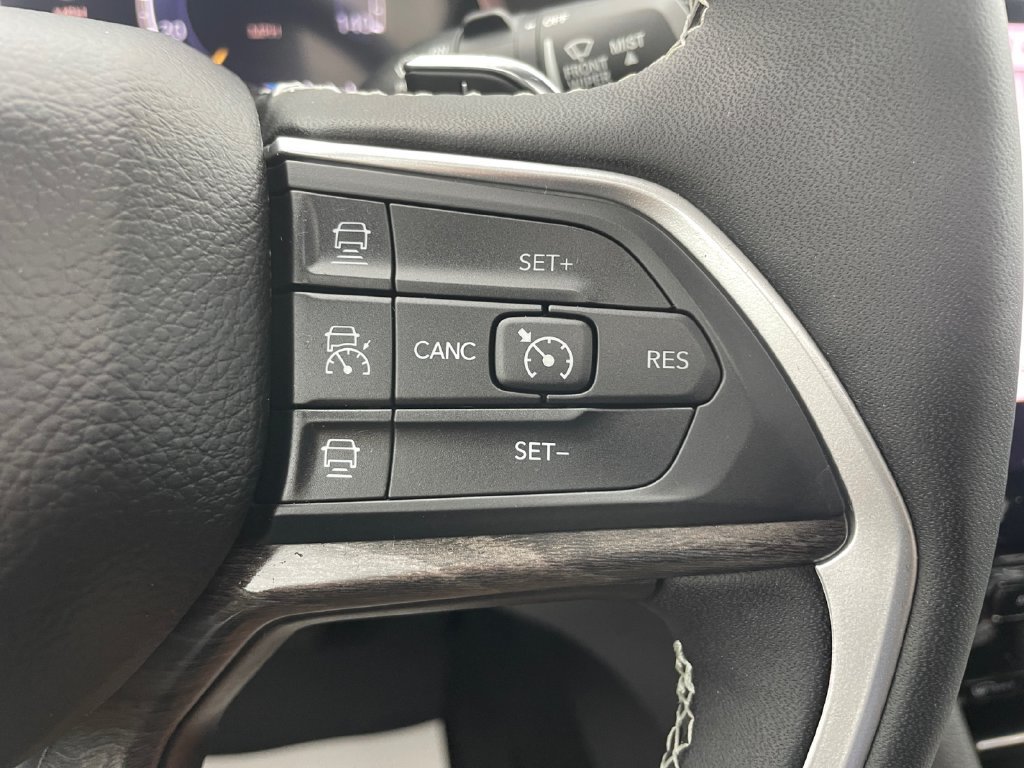 Used 2024 Jeep Grand Cherokee Limited AWD/4WD image 24