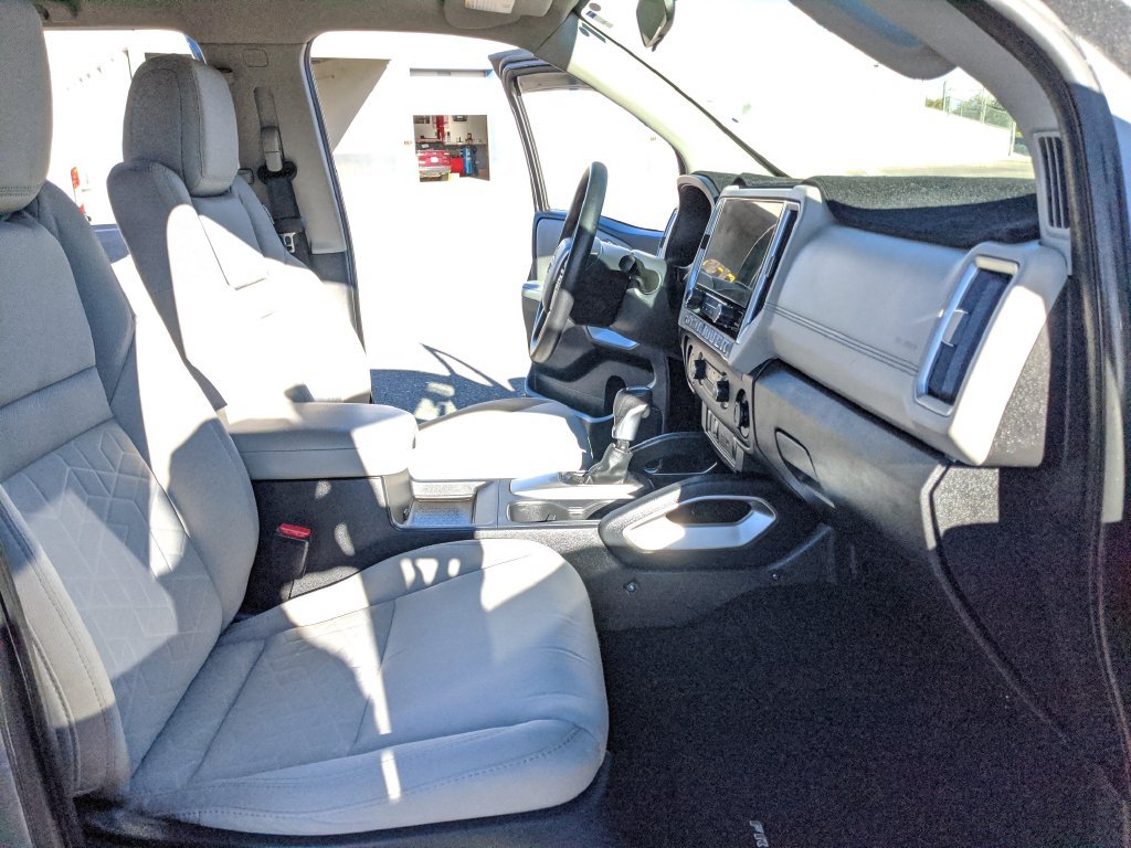 Used 2025 Nissan Frontier SV RWD image 19