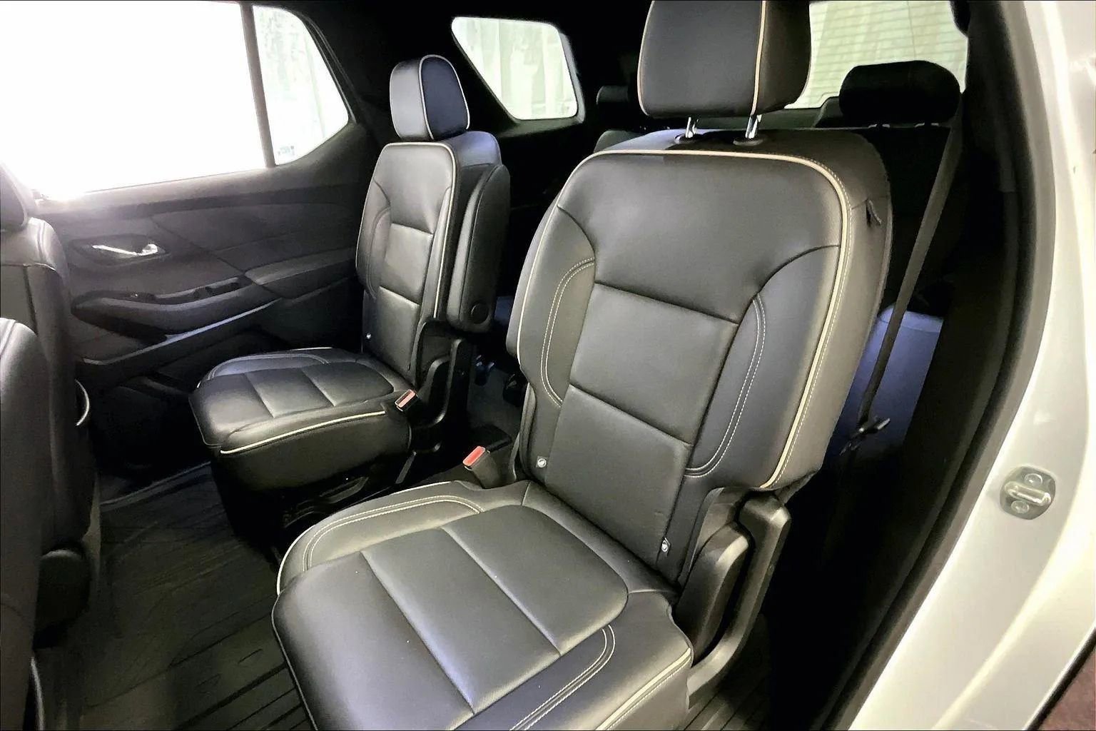 Used 2022 Chevrolet Traverse Premier w/ Redline Edition image 25