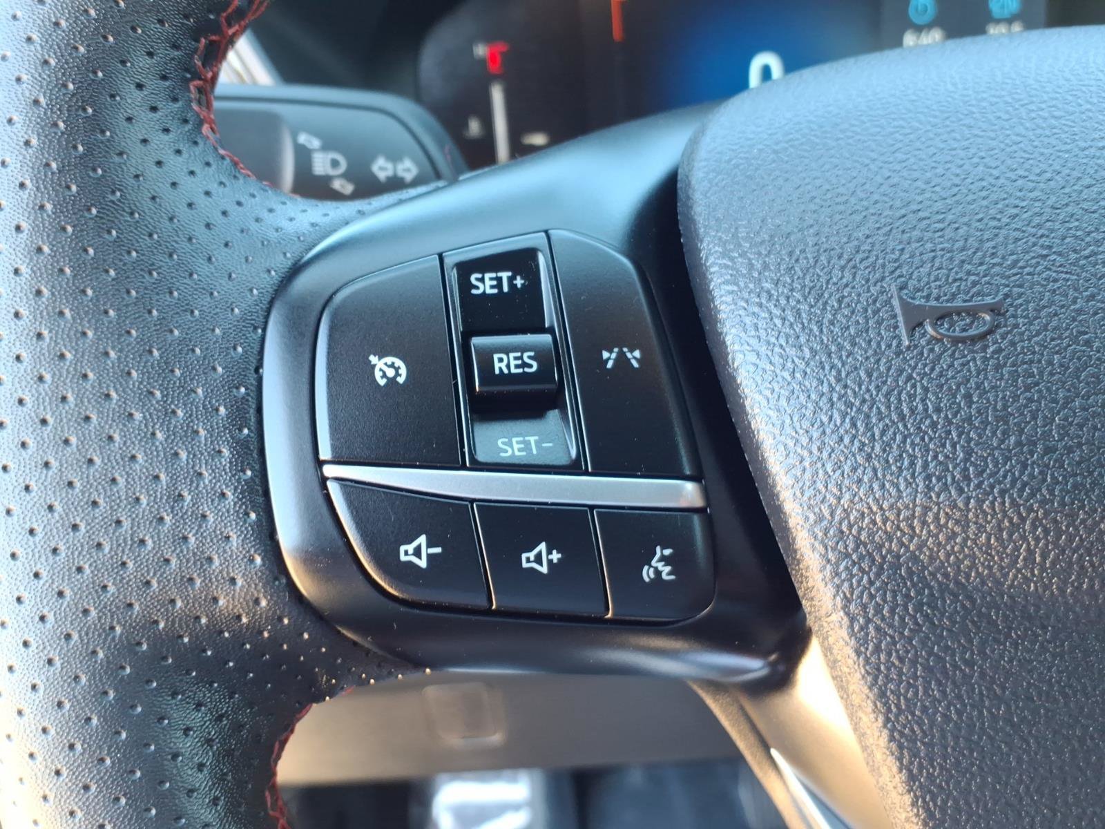 Certified 2025 Ford Escape ST-Line Select AWD/4WD image 24