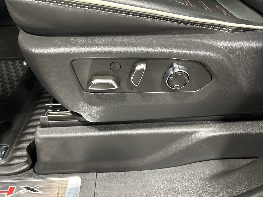 Used 2023 GMC Sierra 1500 AT4X image 12