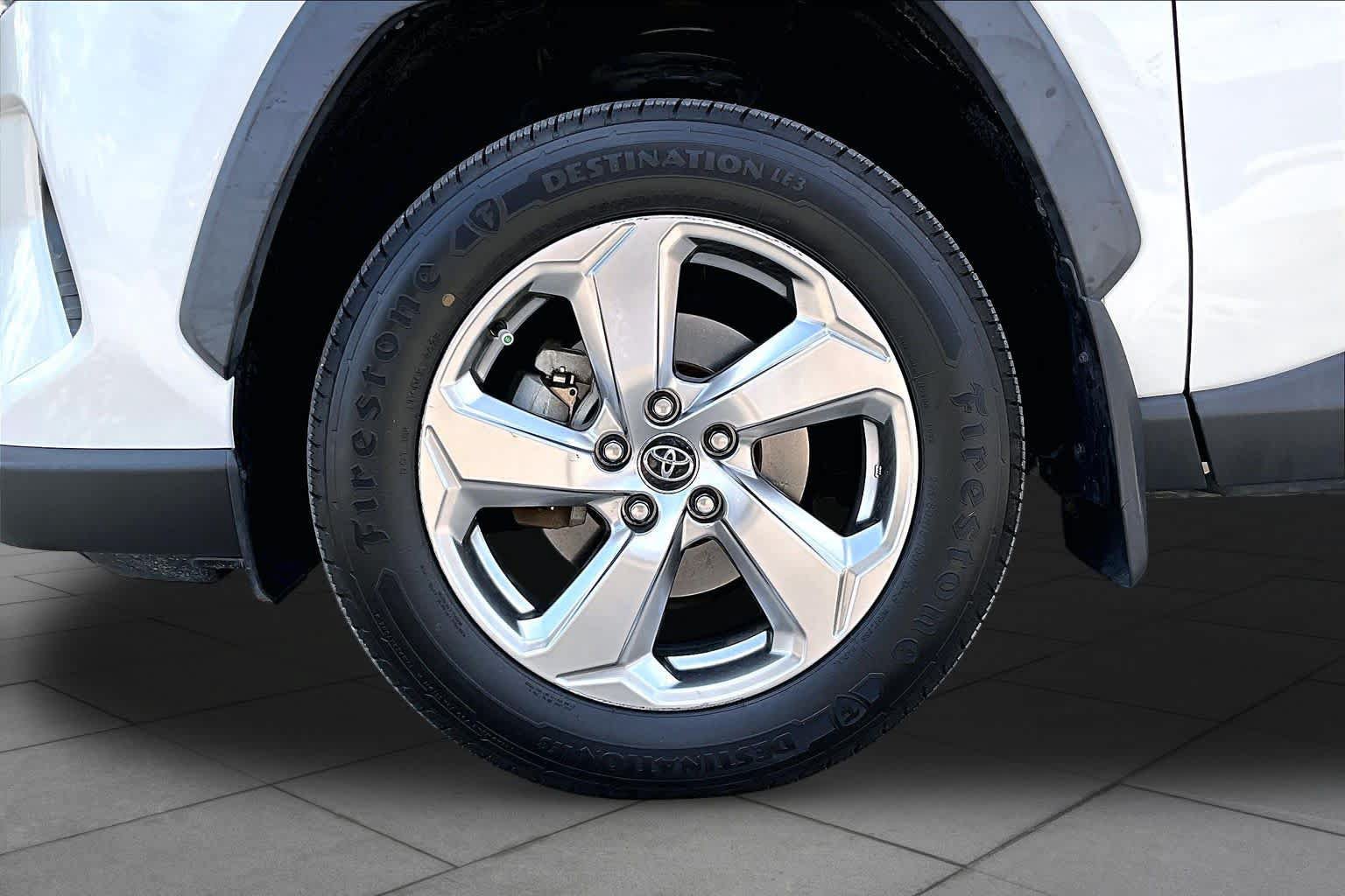 Used 2020 Toyota RAV4 Limited w/ Limited Grade Weather Package AWD/4WD image 11