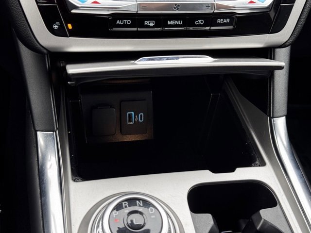 Certified 2022 Ford Explorer XLT w/ XLT Sport Appearance Package image 19