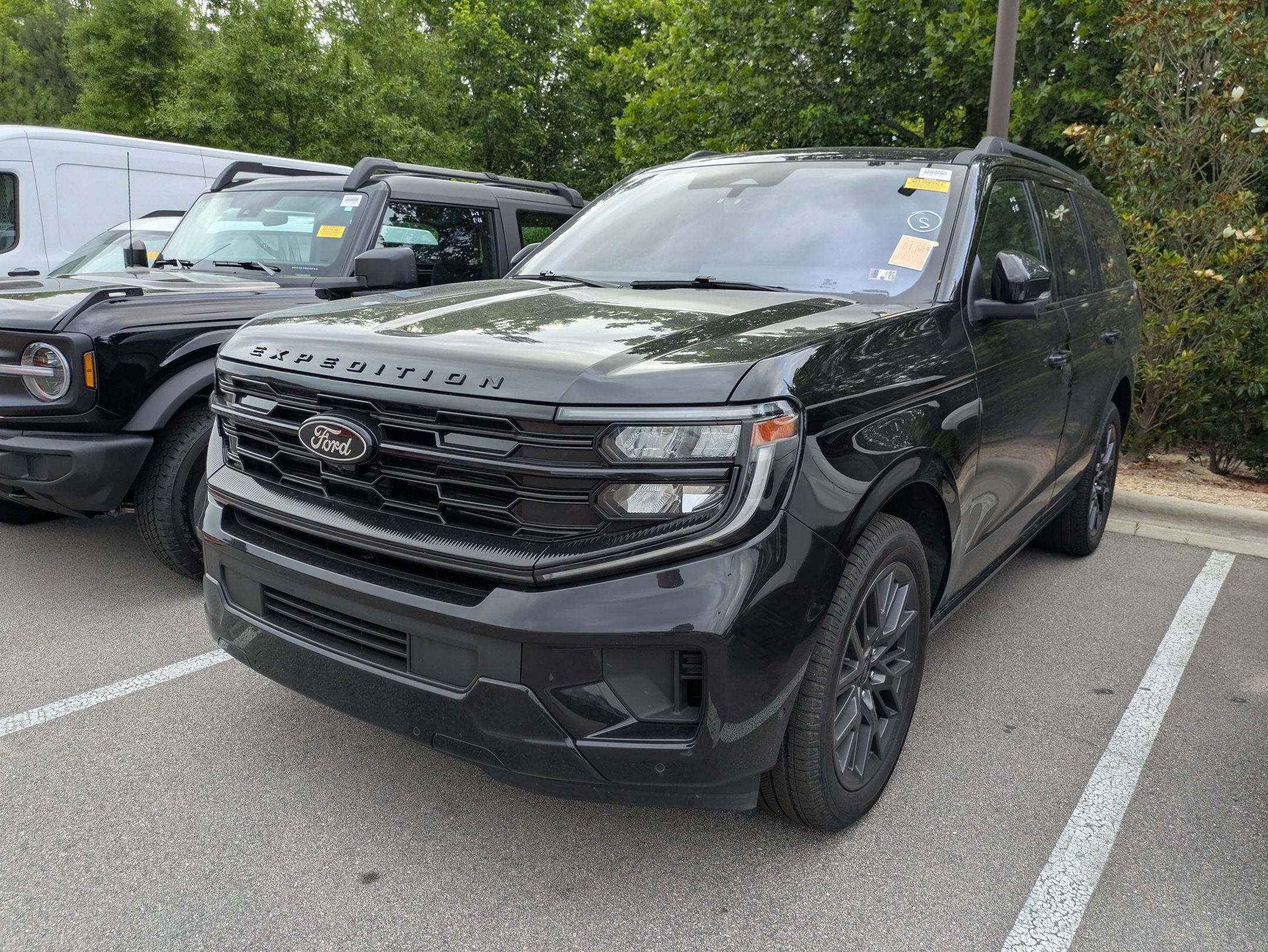 Certified 2025 Ford Expedition Platinum w/ Stealth Performance Package AWD/4WD image 3