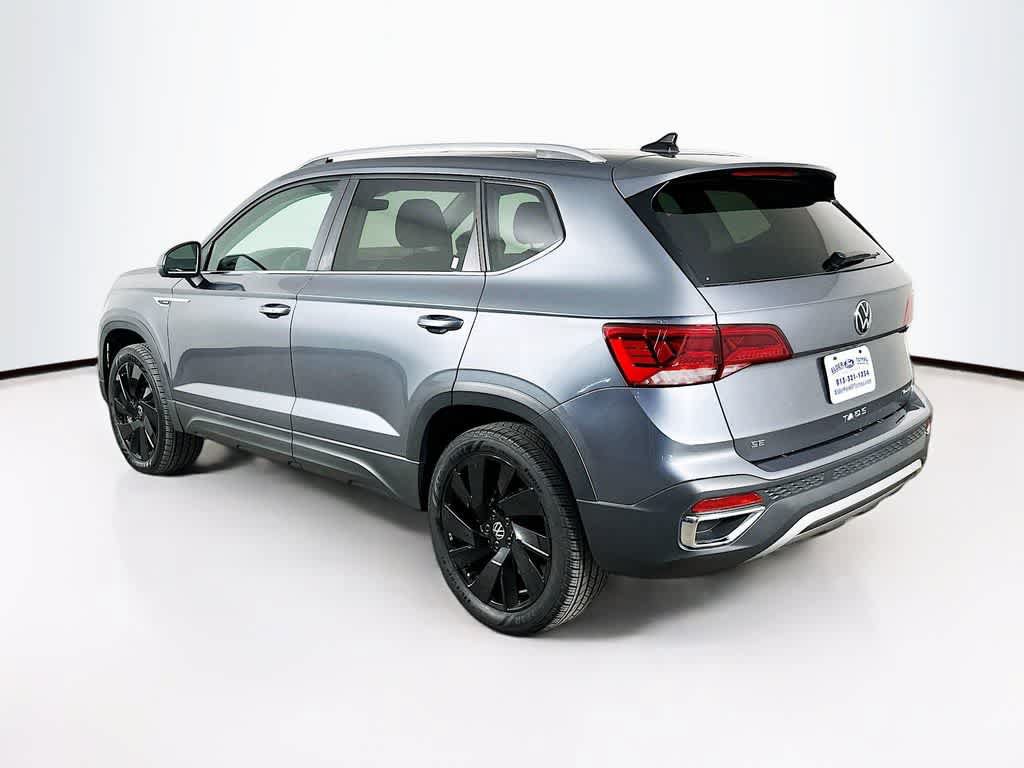 Used 2024 Volkswagen Taos SE w/ Panoramic Sunroof Package AWD/4WD image 4