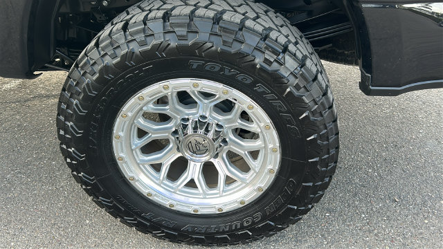 Certified 2022 Ford F250 Platinum w/ FX4 Off-Road Package AWD/4WD image 6