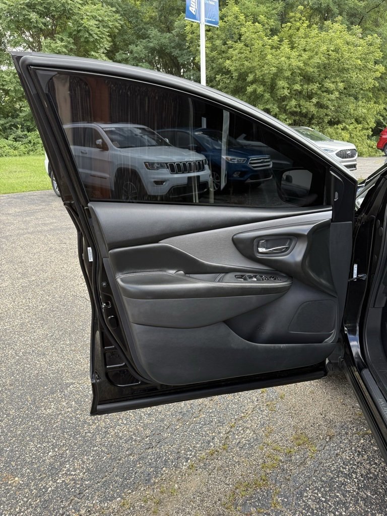 Used 2020 Nissan Murano SV w/ Premium Package image 16