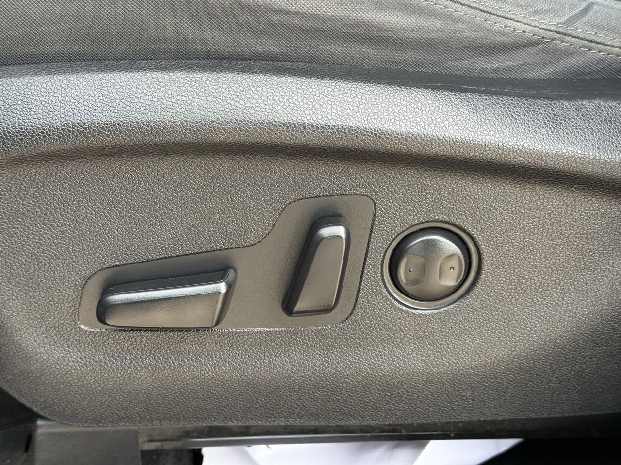 Used 2018 Kia Sorento LX image 25