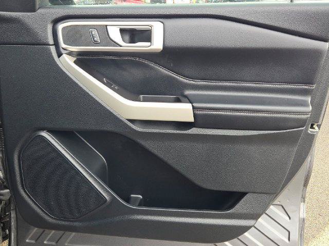Certified 2021 Ford Explorer XLT w/ Equipment Group 202A AWD/4WD image 6