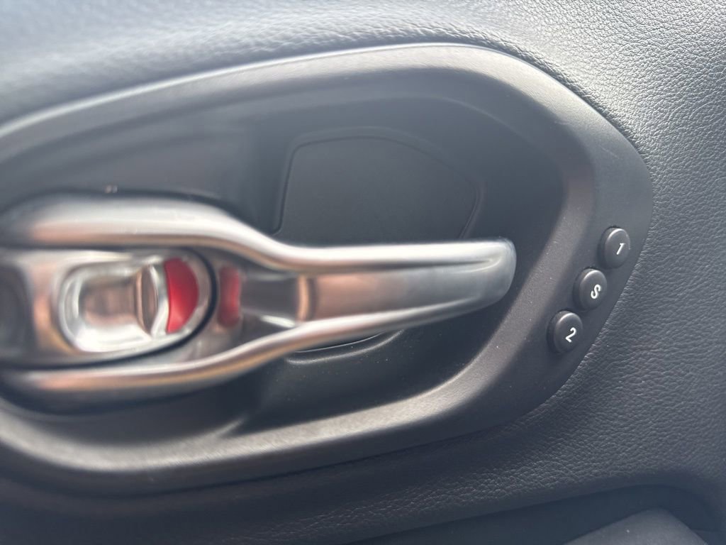 Used 2022 Jeep Cherokee Trailhawk w/ Premium Leather Package image 25