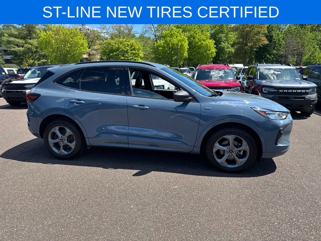 Certified 2023 Ford Escape ST-Line w/ Tech Pack #1 AWD/4WD image 4