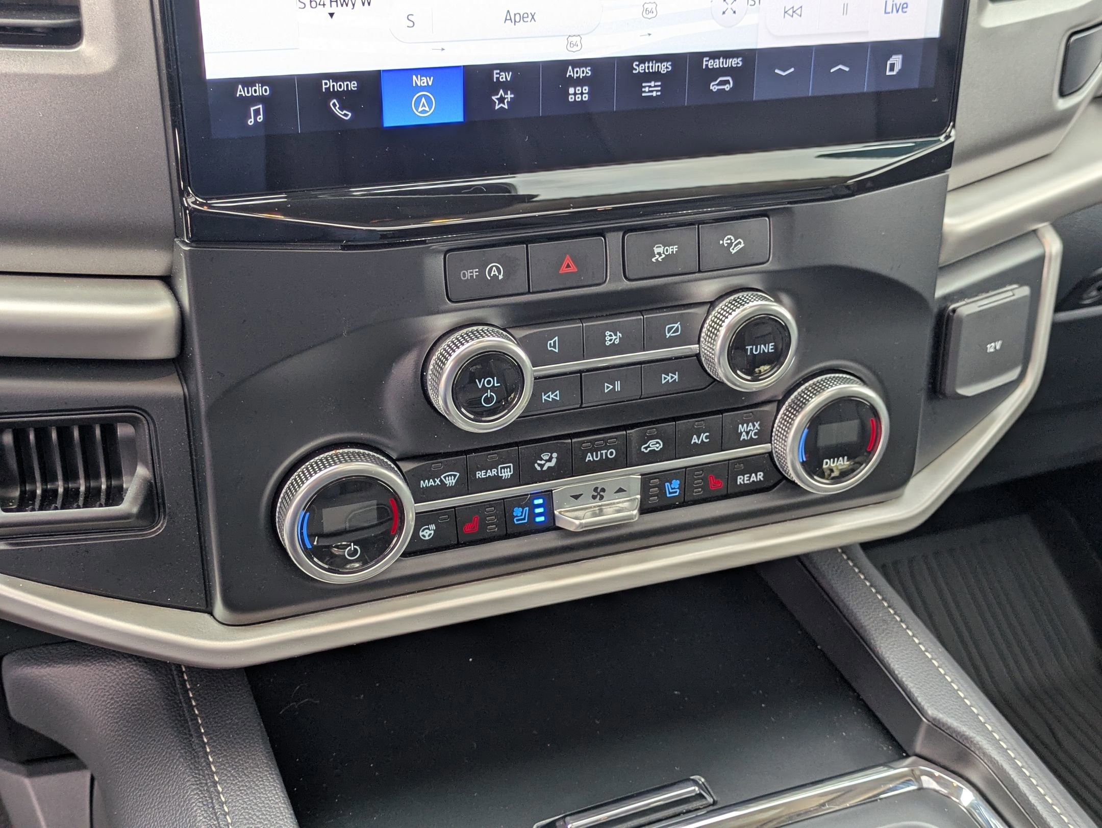 Certified 2024 Ford Expedition XLT image 25