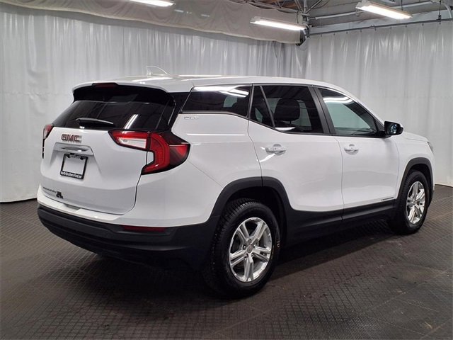 Used 2023 GMC Terrain SLE image 4
