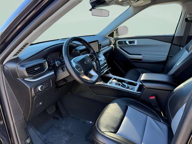 Certified 2022 Ford Explorer XLT w/ Equipment Group 202A AWD/4WD image 4