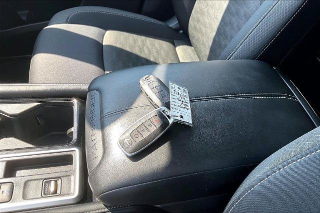 Used 2024 Nissan Pathfinder SV FWD image 11