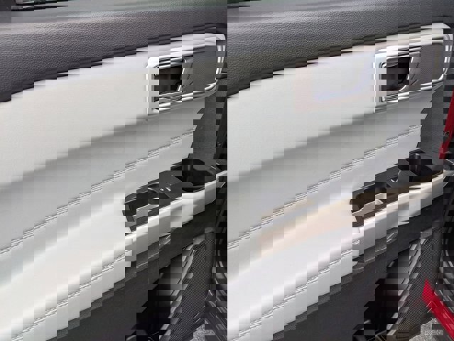 Certified 2022 Ford Explorer XLT w/ Equipment Group 202A image 27