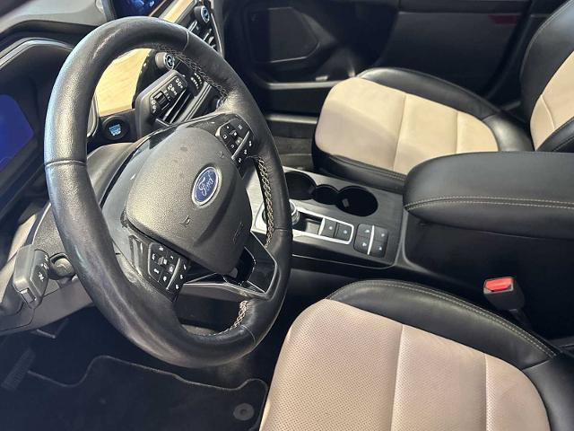 Certified 2022 Ford Escape Titanium w/ Titanium Premium Package image 20