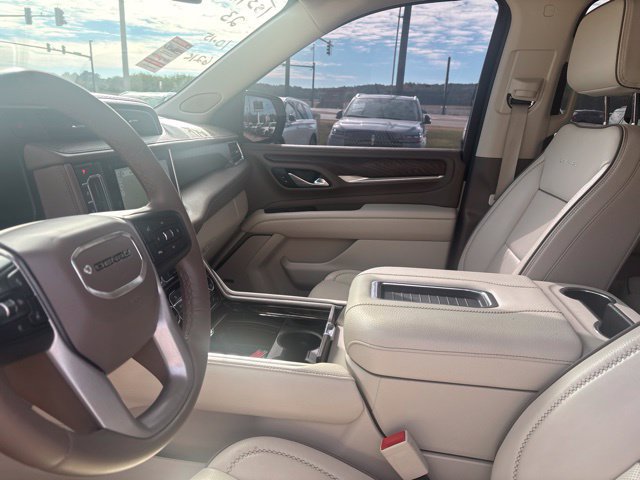 Used 2023 GMC Yukon XL Denali AWD/4WD image 15