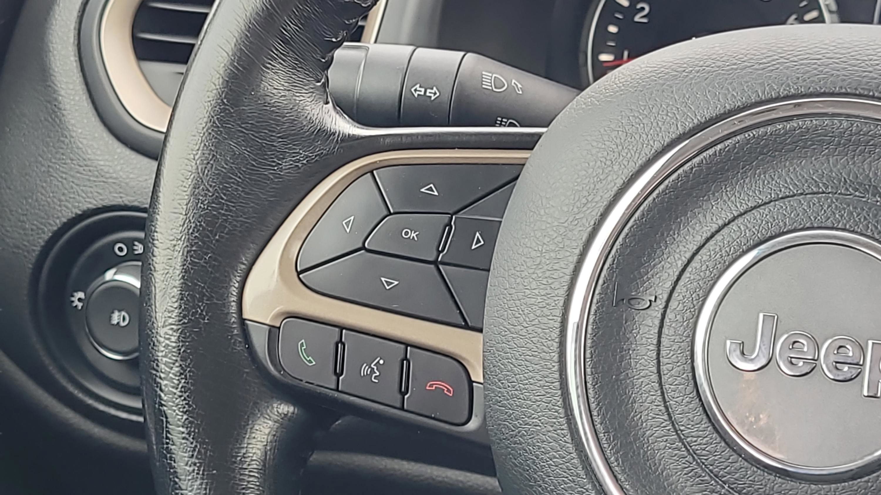 Used 2017 Jeep Renegade Latitude w/ Safety & Security Group image 14