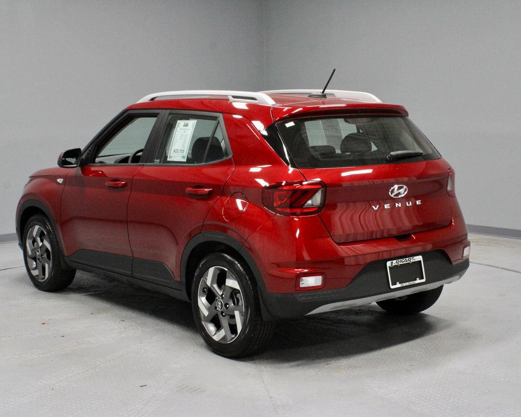 Used 2025 Hyundai Venue SEL FWD image 9