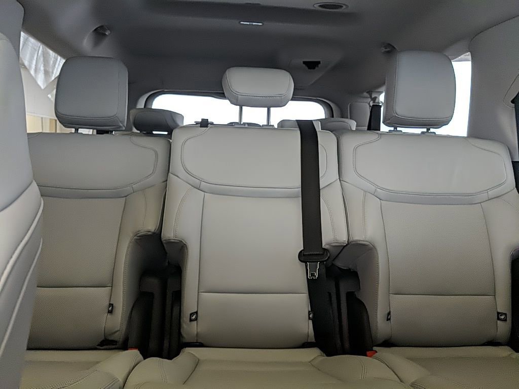 Certified 2025 Ford Expedition Max Platinum w/ Driver's Package image 35