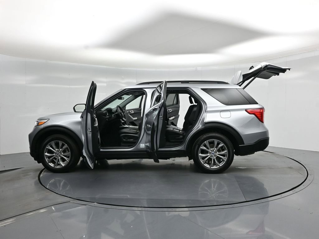 Certified 2023 Ford Explorer XLT w/ Equipment Group 202A AWD/4WD image 35
